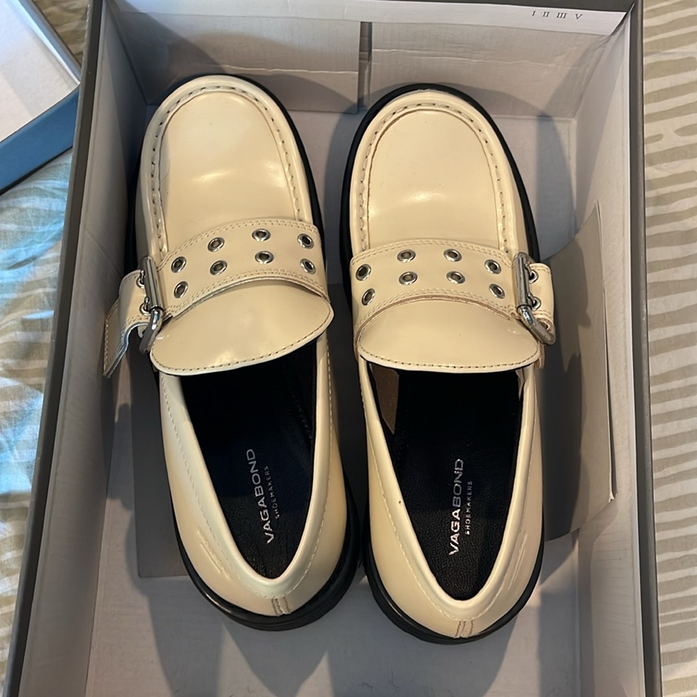 Vagabond Off-White Cosmo Platform Oxford Loafers with Grommet Detail and Buckle - Picture 5 of 5